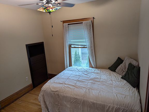 2nd image of 1727 Girard Ave N #1727