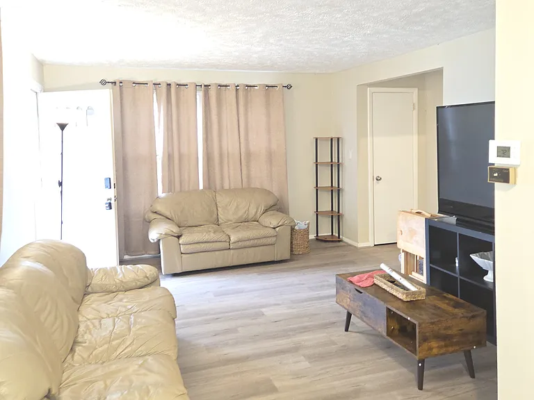 21711 S Lakeshore Blvd — Photo 9