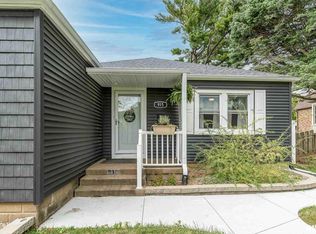 915 24th St, Moline, IL 61265