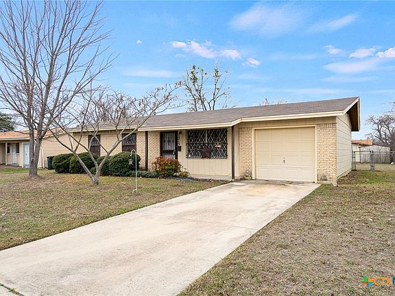 3rd image of 1215 Alta Vista Dr