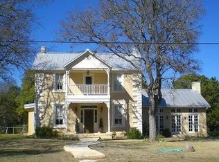 604 Fulton St, Fredericksburg, TX 78624