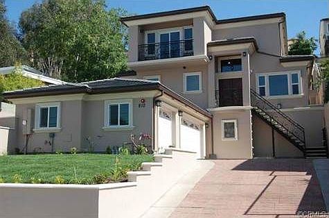 1st image of 810 Mooney Dr