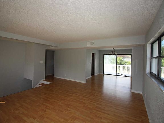 3rd image of 10 Arrowhead Cir