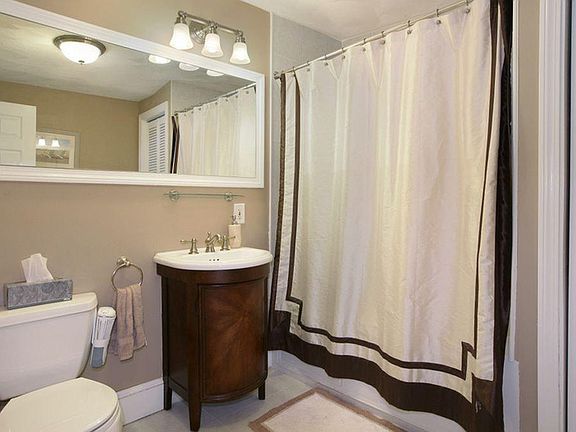 Large Spacious Bathroom