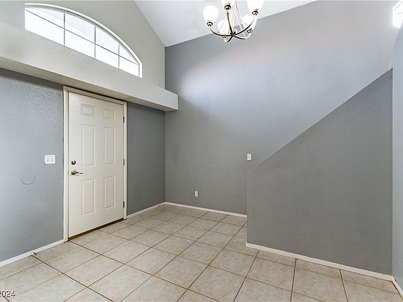 3rd image of 6391 Rosemount Ave