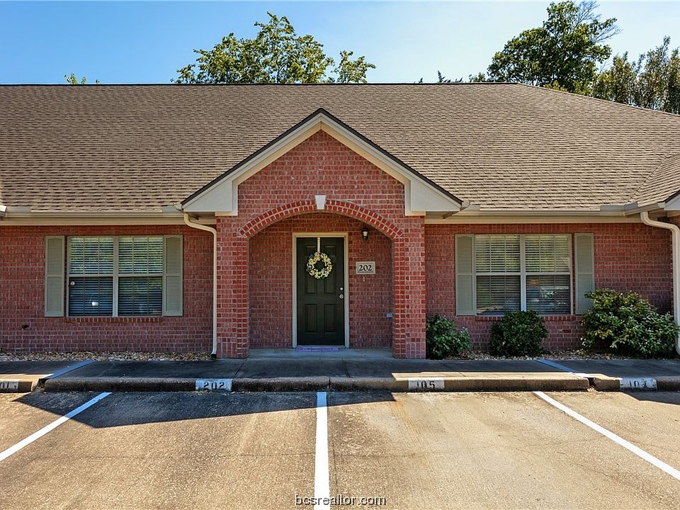 1st image of 1702 Deacon Dr APT 202