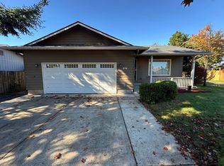 576 S 35th St, Springfield, OR 97478