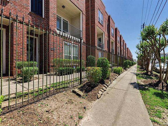 3rd image of 2303 Hutchins St