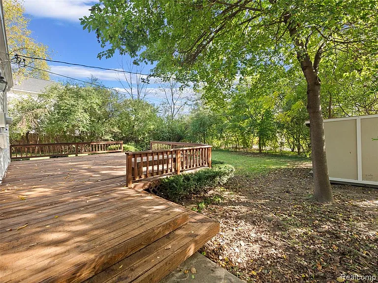 2046 Yorkshire Rd — Photo 36