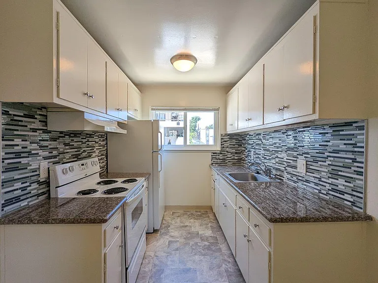 Vanguard Apartments — Photo 14