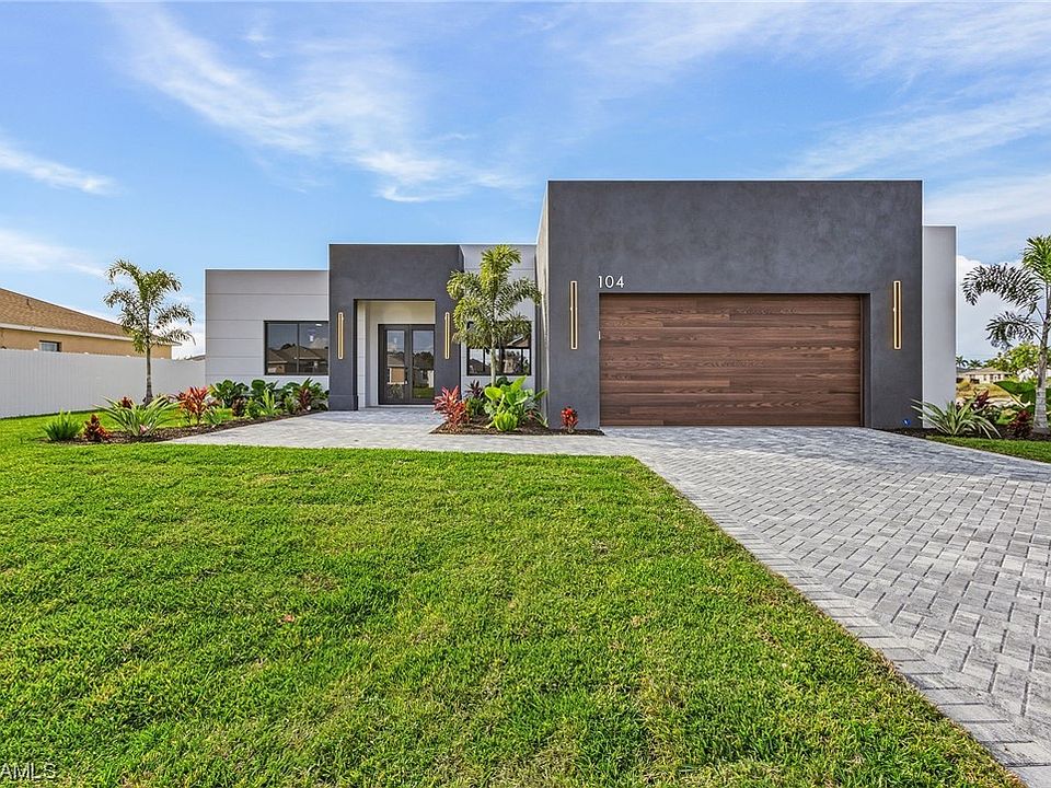 1st image of 104 NW 13th Pl