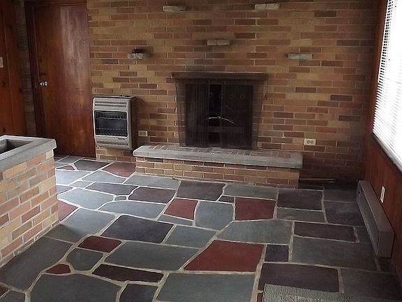 3rd image of 3095 Saint Clair Dr