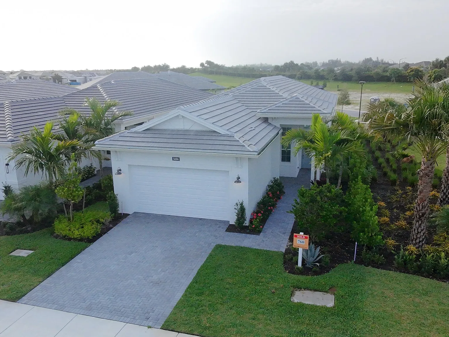 2 bed, 2.0 bath, 1669 sqft, $3,700 — Photo 3