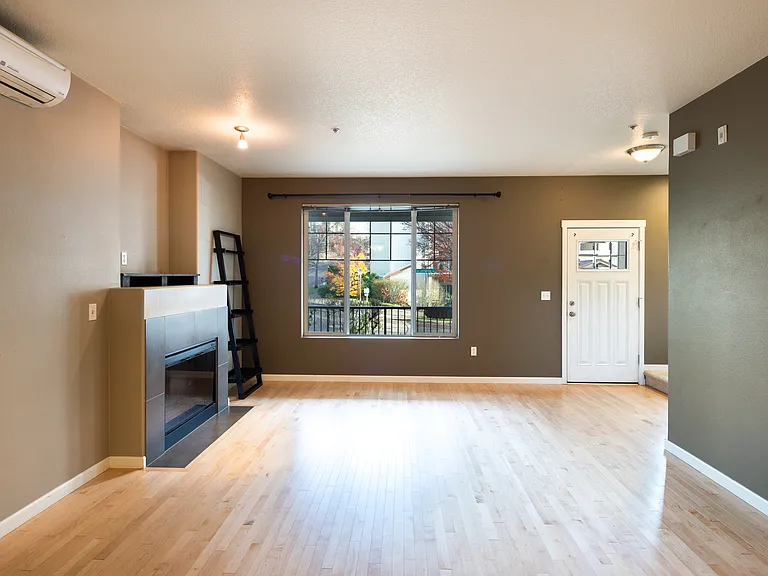 625 NW Lost Springs Ter #102 — Photo 4