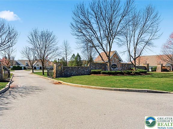 4th image of 16 Kent Ln