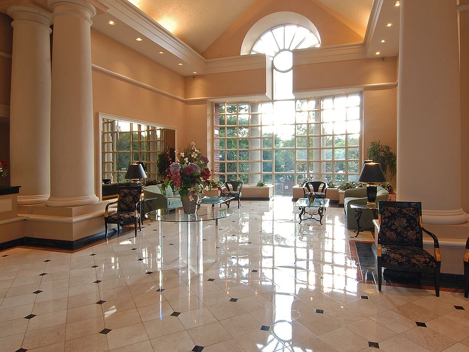 Lobby with 24 hour doorman