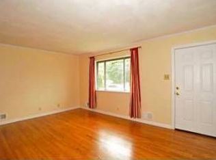 2104 Blossom Ln, Bethlehem, PA 18018