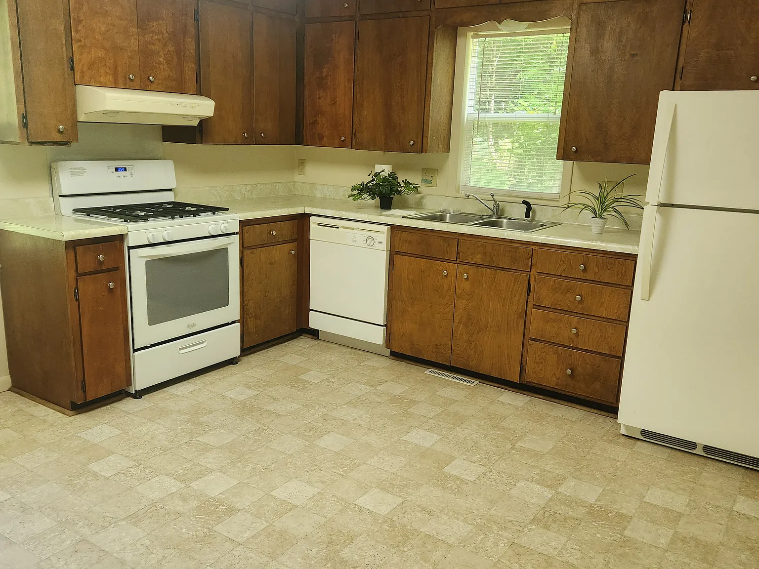 2 bed, 877 sqft, $1,400 — Photo 2