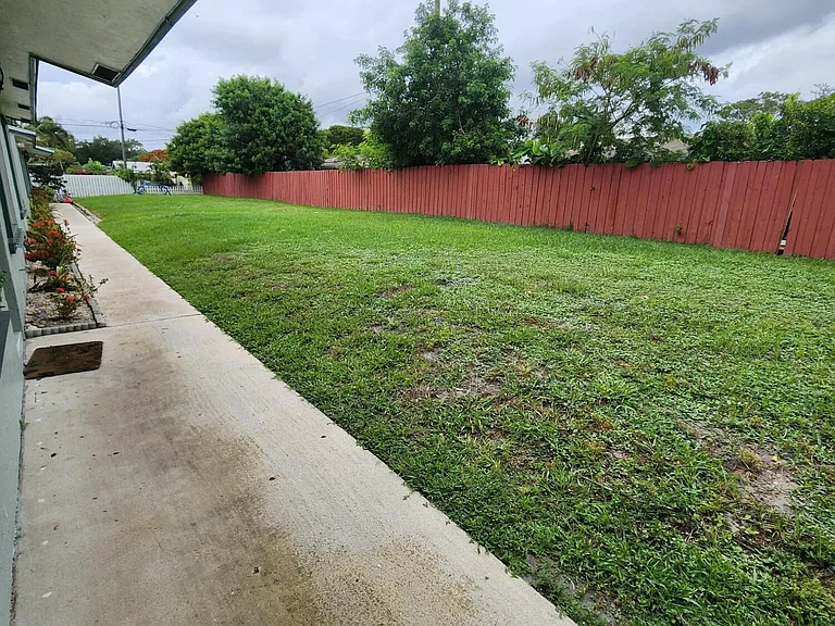 2167 Laura Ln #A — Photo 10