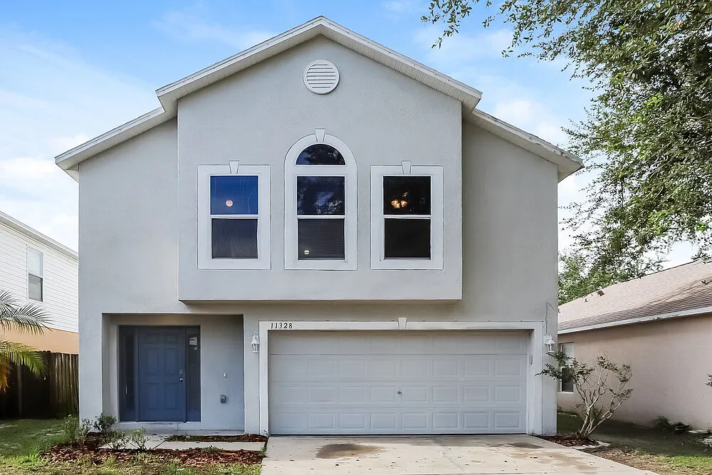 4 bed, 2.0 bath, 1926 sqft, $2,215 — Photo 1