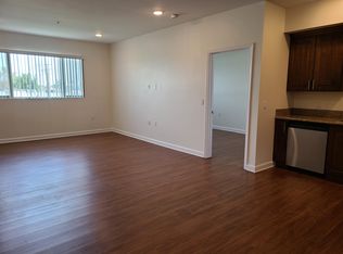 7108 Amigo Ave #305, Reseda, CA 91335