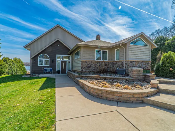 326 Grayson Rd, La Porte, IN 46350