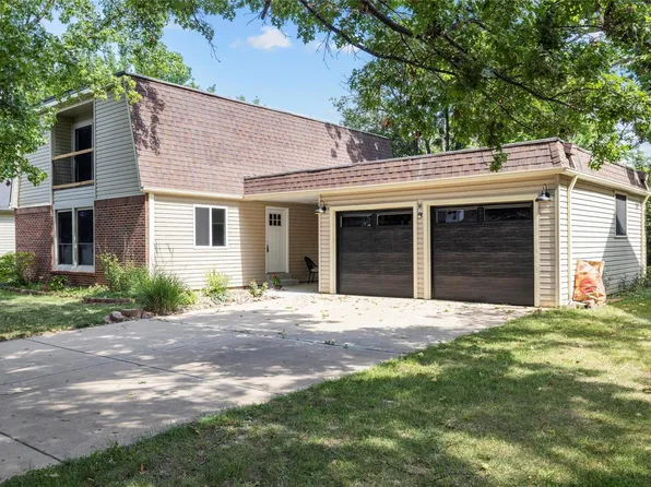 41 Picardy Dr, Lake Saint Louis, MO 63367