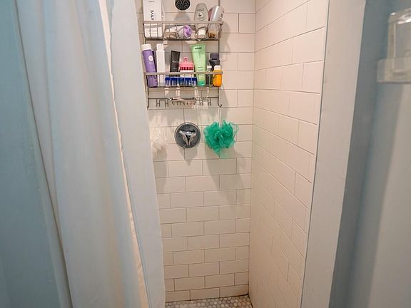 2nd image of 722 E 6th St #12
