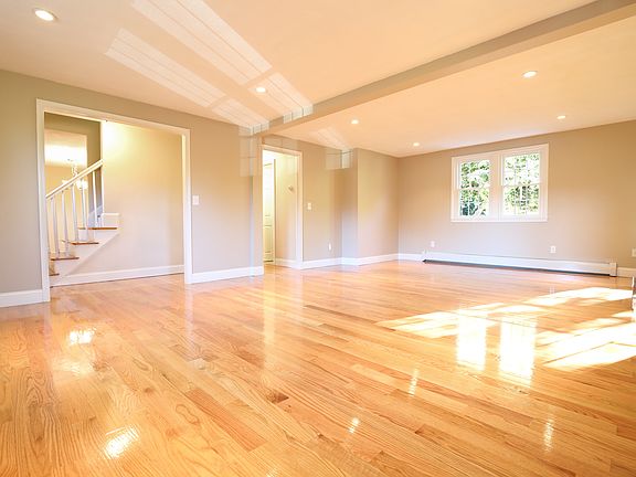 5th image of 19 Hodgkins Dr