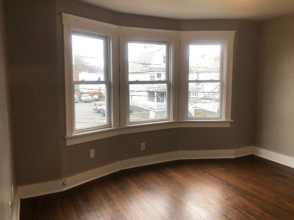 3rd image of 90 Carlisle St #90