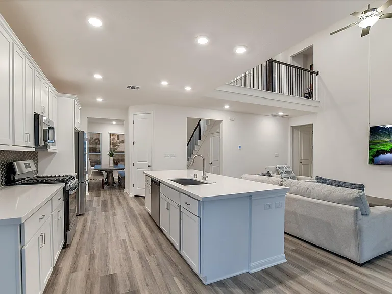 737 Leeward Pass — Photo 5