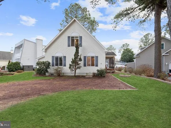 2 Waters Edge Ct, Ocean Pines, MD 21811