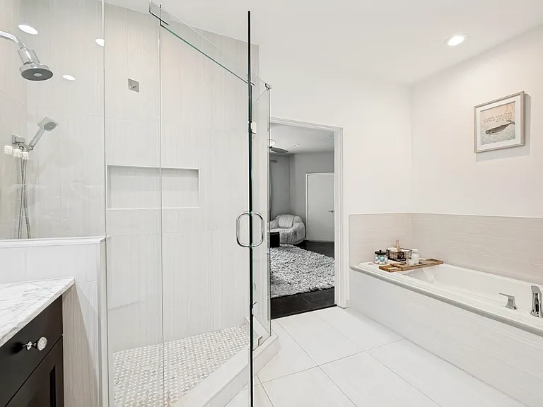 3205 State St #10 — Photo 10