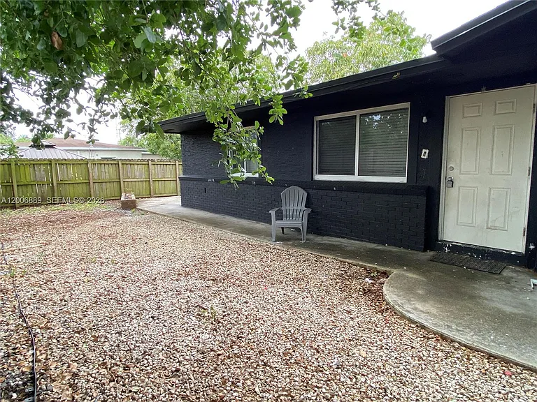 6132 SW 39th St #R — Photo 4