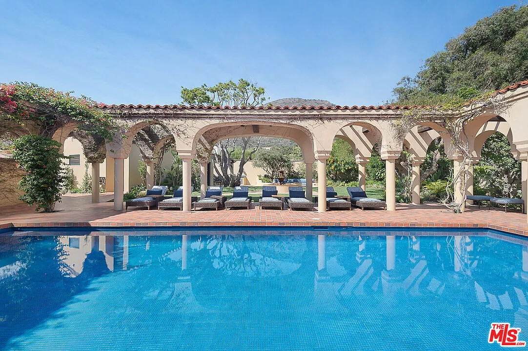 5 bed, 5.0 bath, 4306 sqft, $85,000 — Photo 1