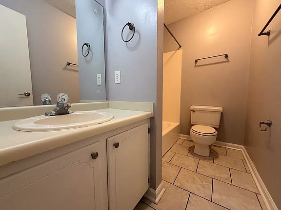 5th image of 125 Cumberland Ct #A