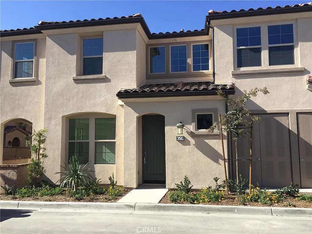 3 bed, 2.5 bath, 1655 sqft, $4,500 — Photo 2