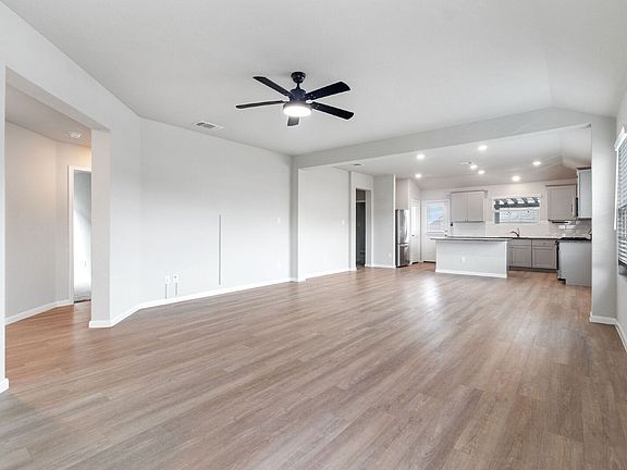 3rd image of 31543 Meander Ln
