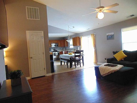 3rd image of 2872 Ohunter Ave