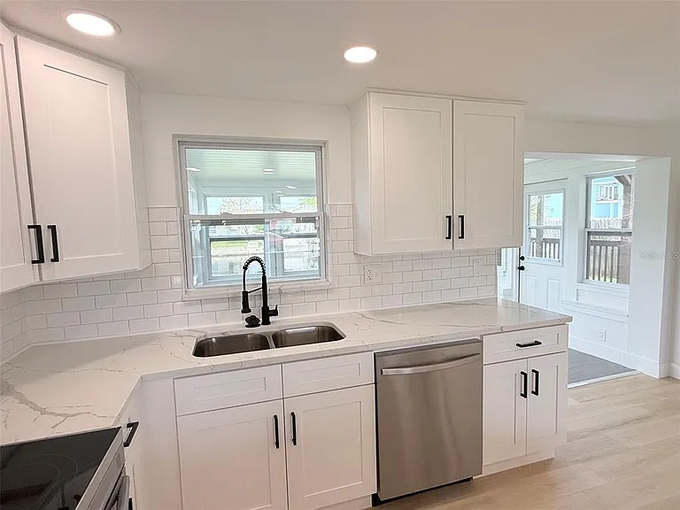 13617 Frances Ave — Photo 10