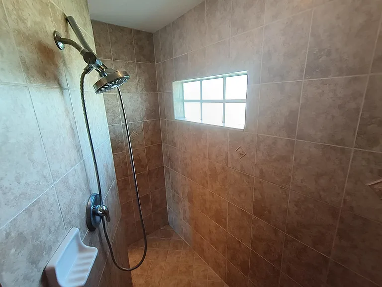 2208 NW 18th Ave — Photo 2