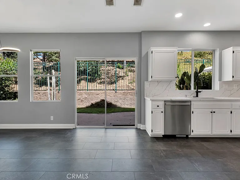 606 Hooper Ave — Photo 6