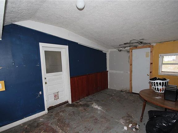 4th image of 112 Barry St