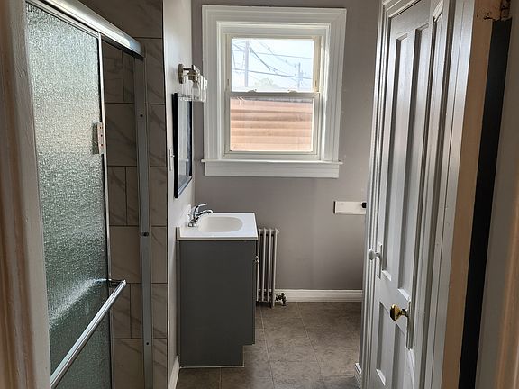 5th image of 706 Prairie Ave Floor 1