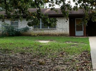 120 Shady Oaks Dr, Palestine, TX 75803