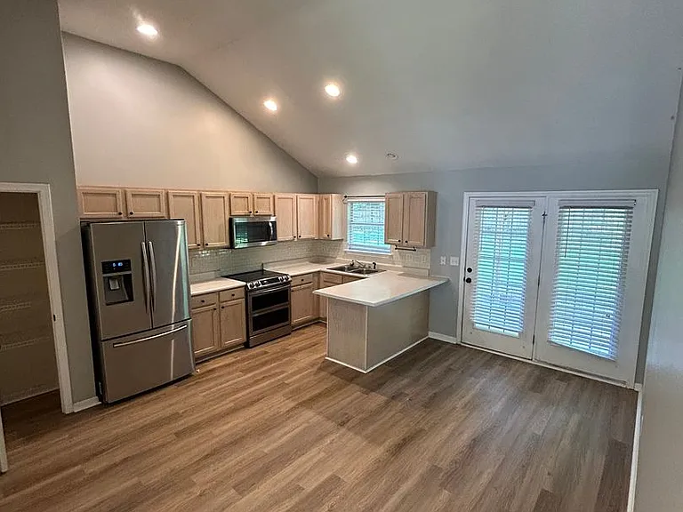 141 Oakwood Dr — Photo 8