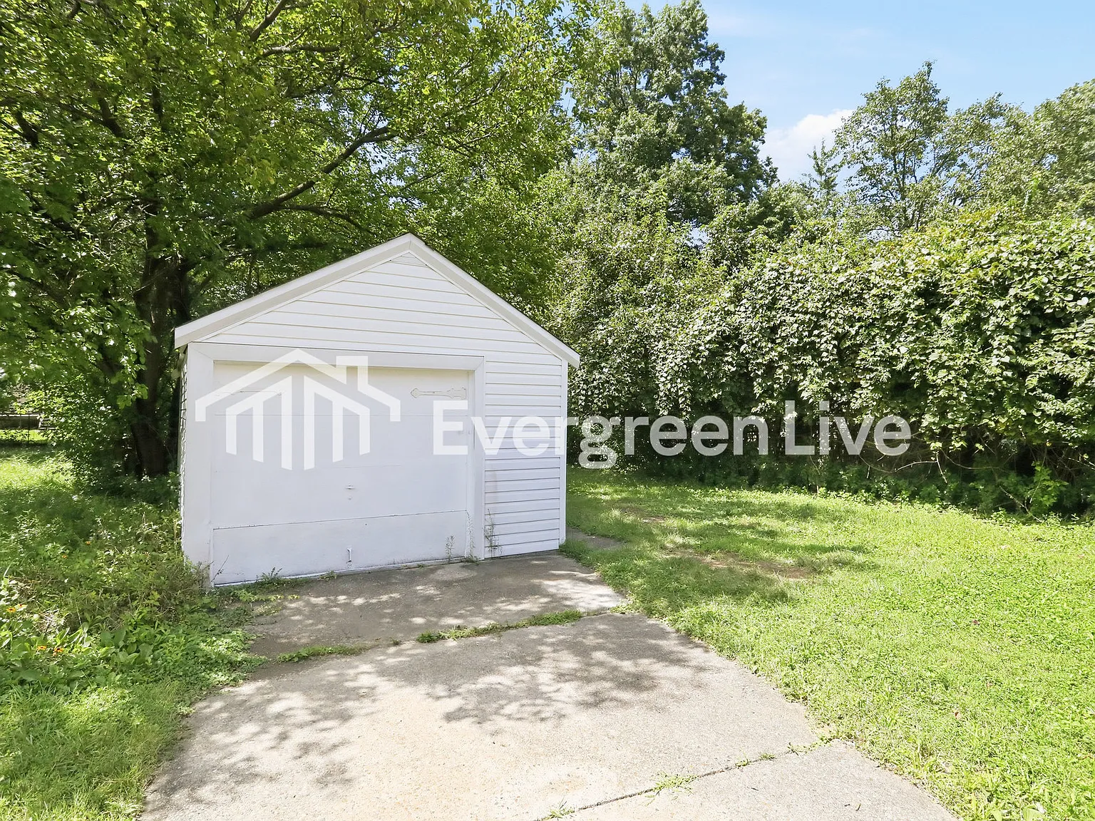 3 bed, 1.0 bath, 1363 sqft, $1,645 — Photo 3