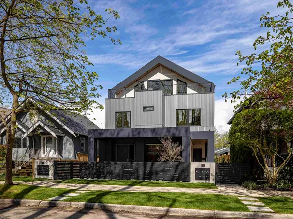 3255 W 13th Ave #1, Vancouver, BC V6K 2V6