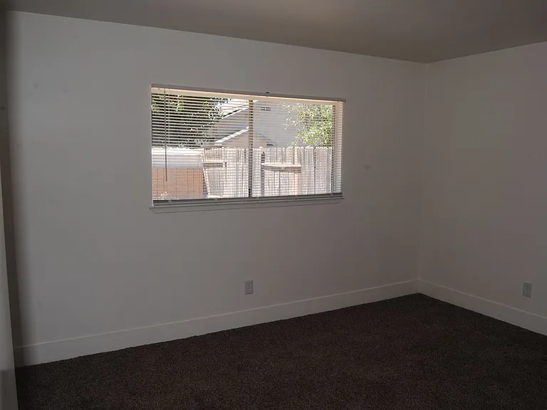 2401 Bernice Ct — Photo 10