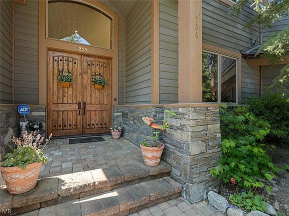 3rd image of 255 Glen Way